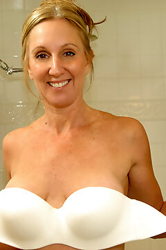 Anilos - Toys In Her Shower Featuring Jenna Covelli. (photos)
